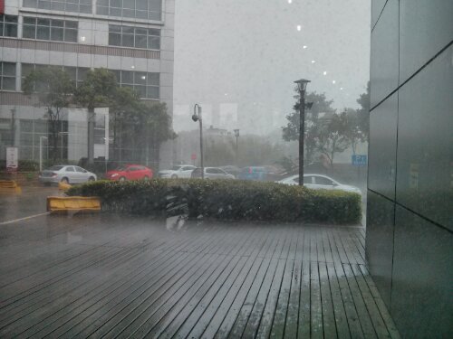 突然の雷雨